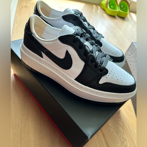 Jordan 1 Low Elevate Black/White (9W/7.5M) - Picture 5 of 5